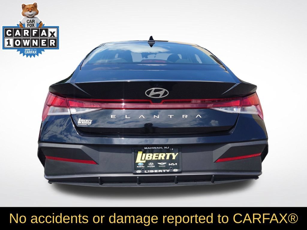 Certified 2024 Hyundai Elantra SE FWD image 5