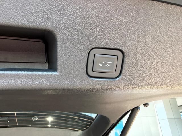 New 2027 Chevrolet Traverse RS w/ LPO, Floor Liner Package FWD image 8