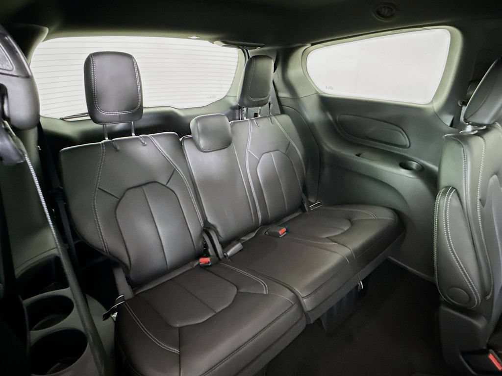 Used 2025 Chrysler Pacifica Select FWD image 26