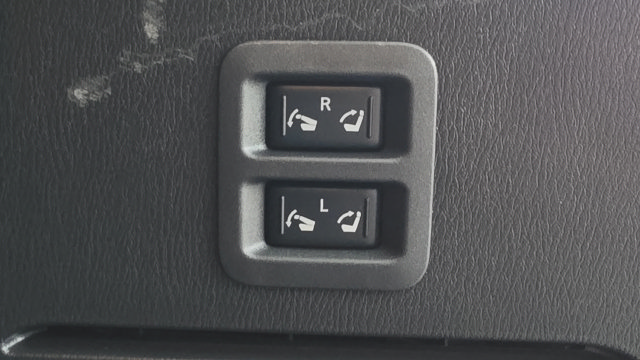 Used 2023 Nissan Armada Platinum w/ Captain's Chairs Package AWD/4WD image 38