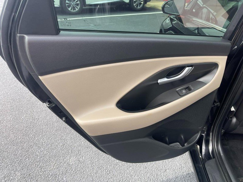 Used 2018 Hyundai Elantra GT image 17