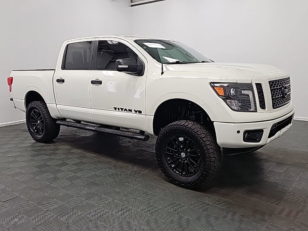 Used 2018 Nissan Titan SL w/ Midnight Edition image 2
