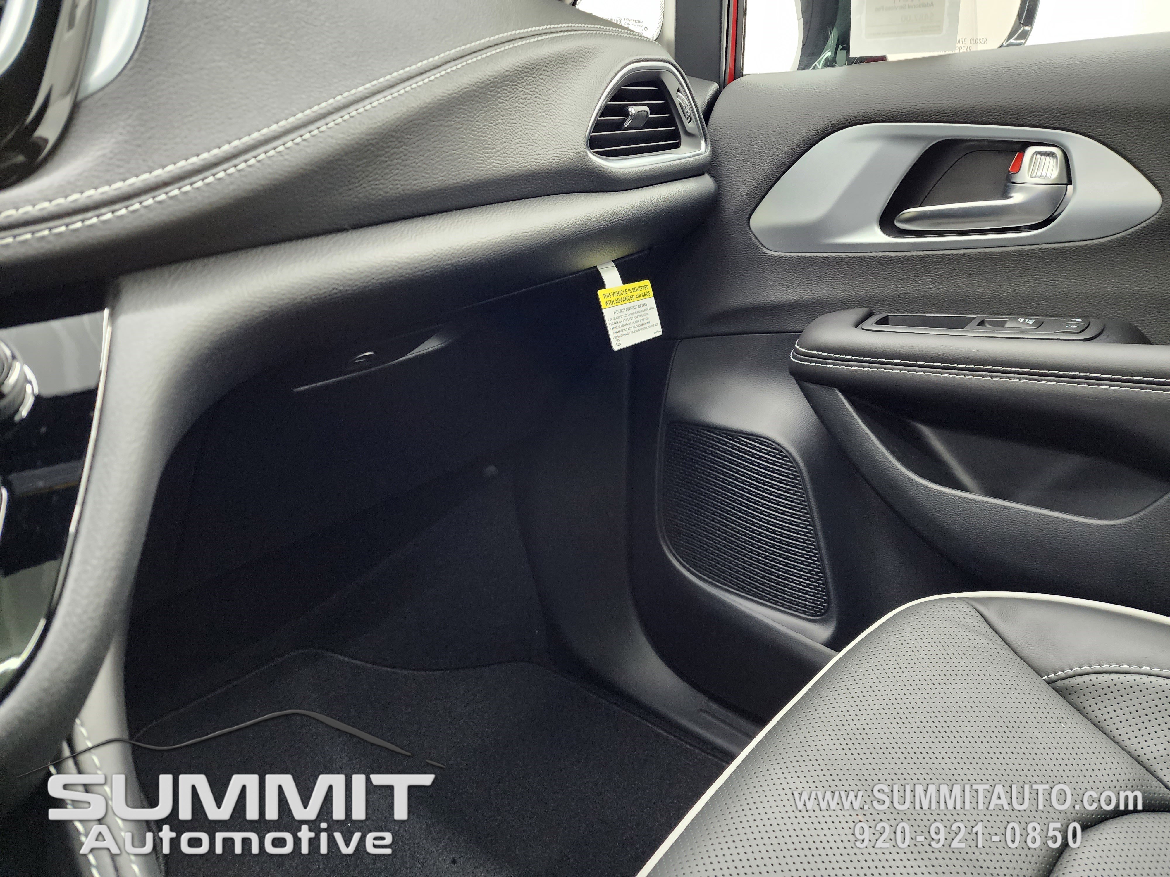 New 2026 Chrysler Pacifica Limited w/ S Appearance Package image 14