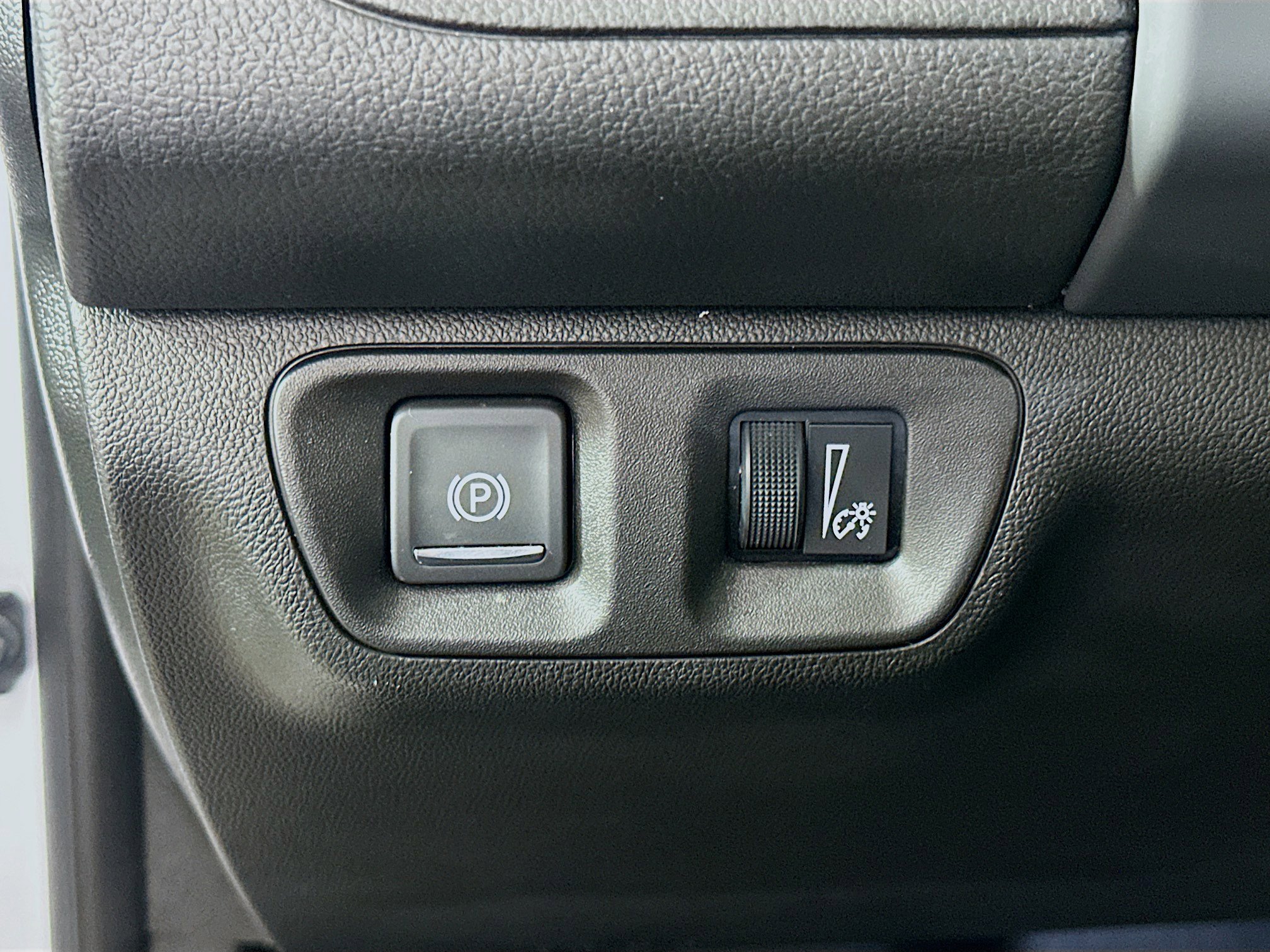 Used 2023 GMC Acadia SLE w/ Driver Convenience Package image 16