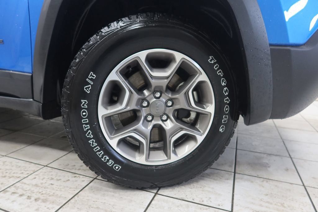 Used 2021 Jeep Cherokee Trailhawk w/ Premium Leather Package AWD/4WD image 7