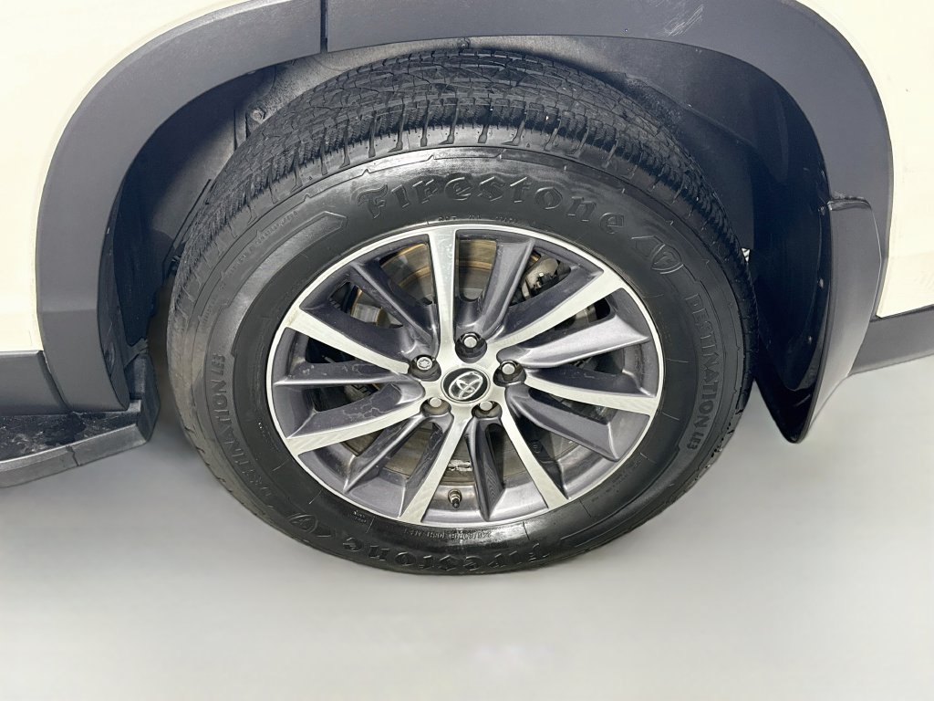 Used 2019 Toyota Highlander XLE AWD/4WD image 33