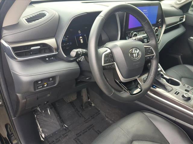 Used 2023 Toyota Highlander Limited image 10