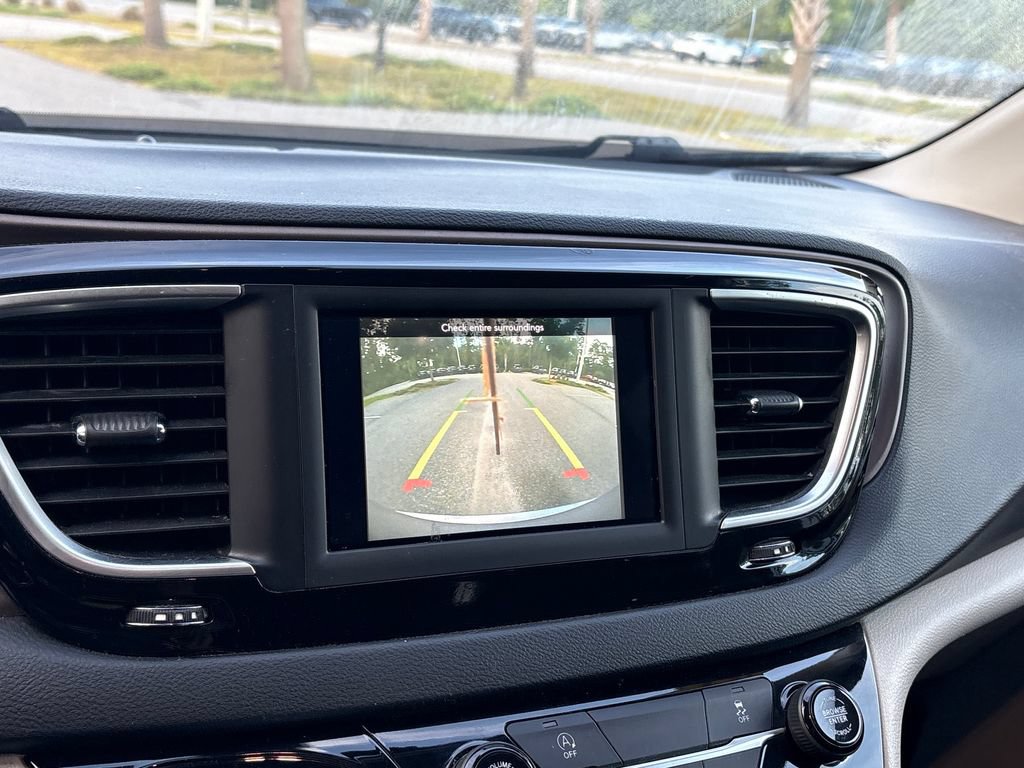Used 2021 Chrysler Voyager LX FWD image 17