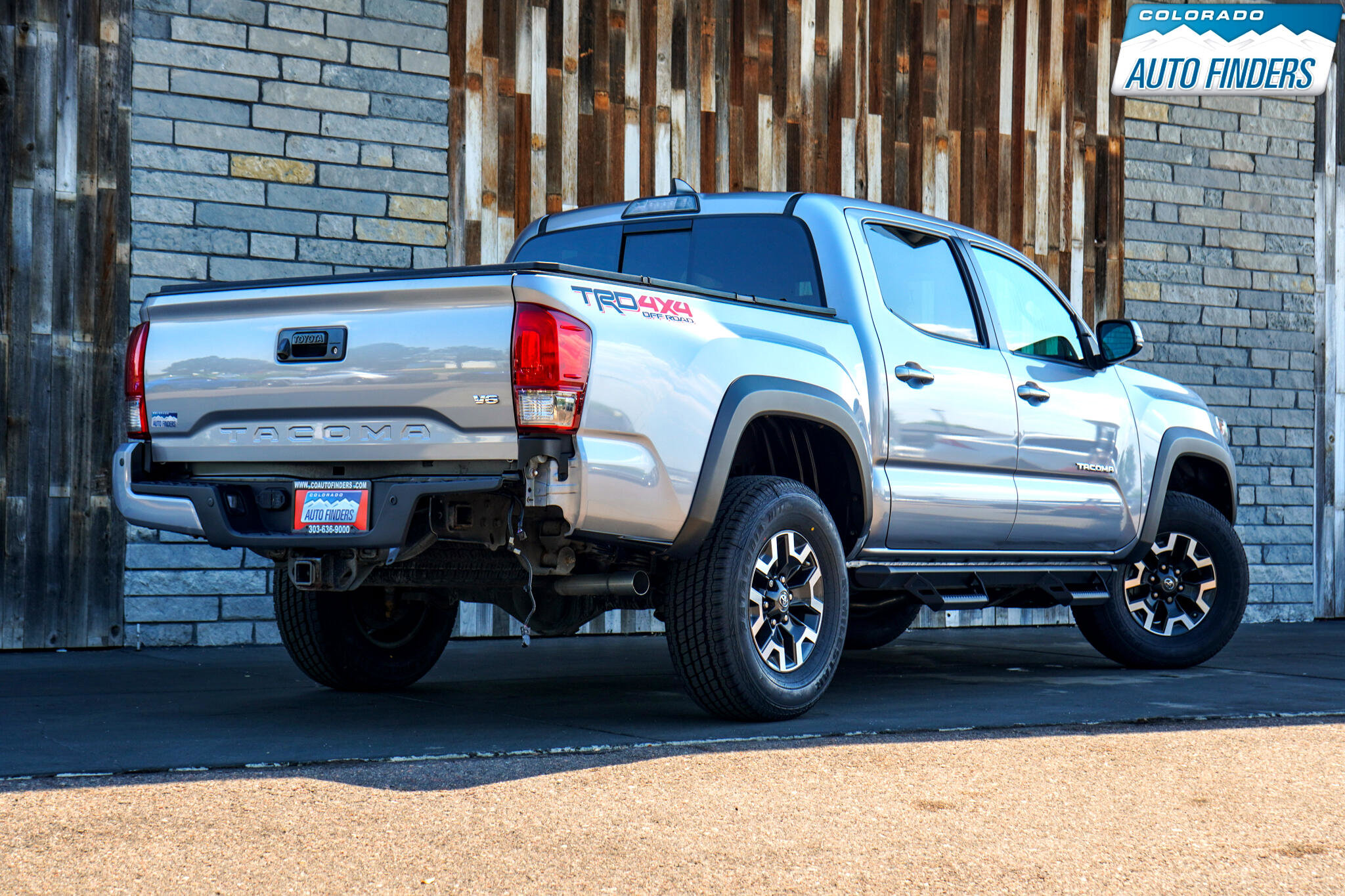 Used 2017 Toyota Tacoma TRD Off-Road image 6
