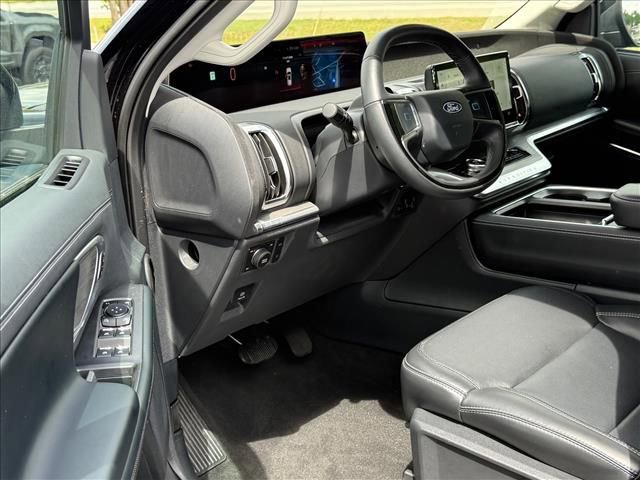 Used 2025 Ford Expedition Platinum AWD/4WD image 10