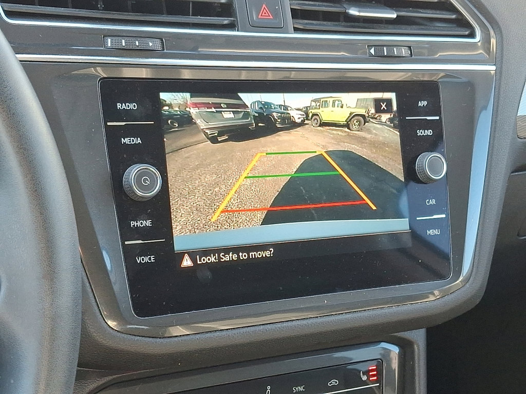 Used 2023 Volkswagen Tiguan SE image 28