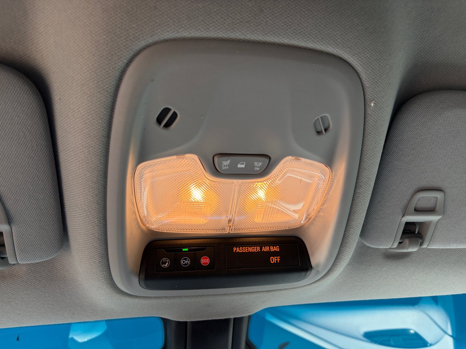 Used 2018 Chevrolet Bolt Premier w/ Infotainment Package FWD image 31