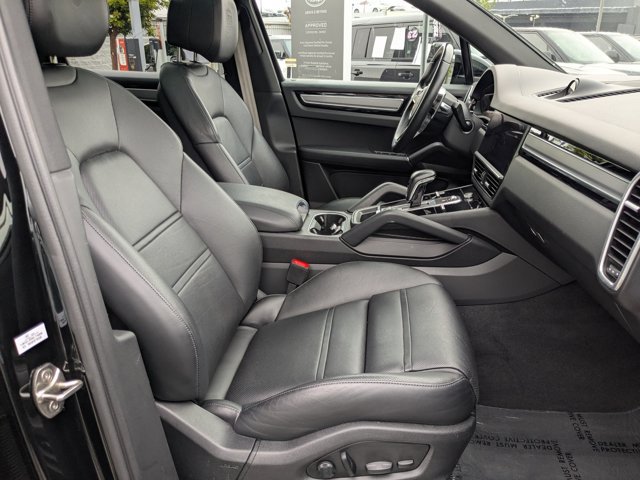 Used 2023 Porsche Cayenne Platinum Edition AWD/4WD image 23