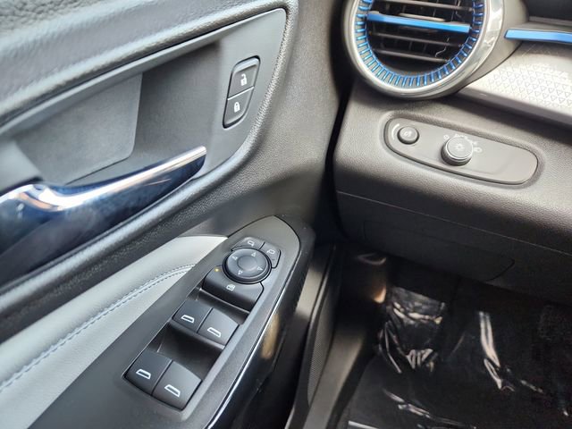 Used 2025 Chevrolet Trax LT w/ LT Convenience Package image 34