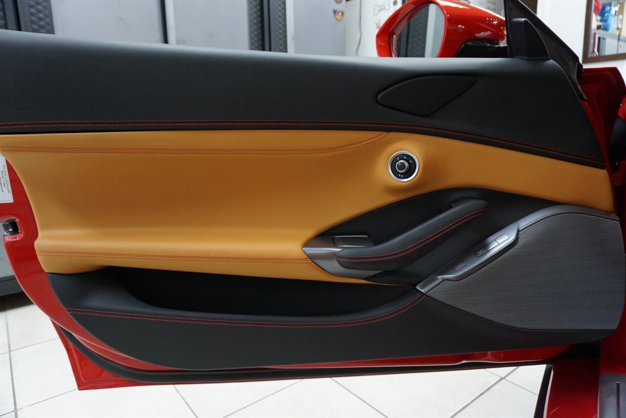 Used 2022 Ferrari Portofino M RWD image 10