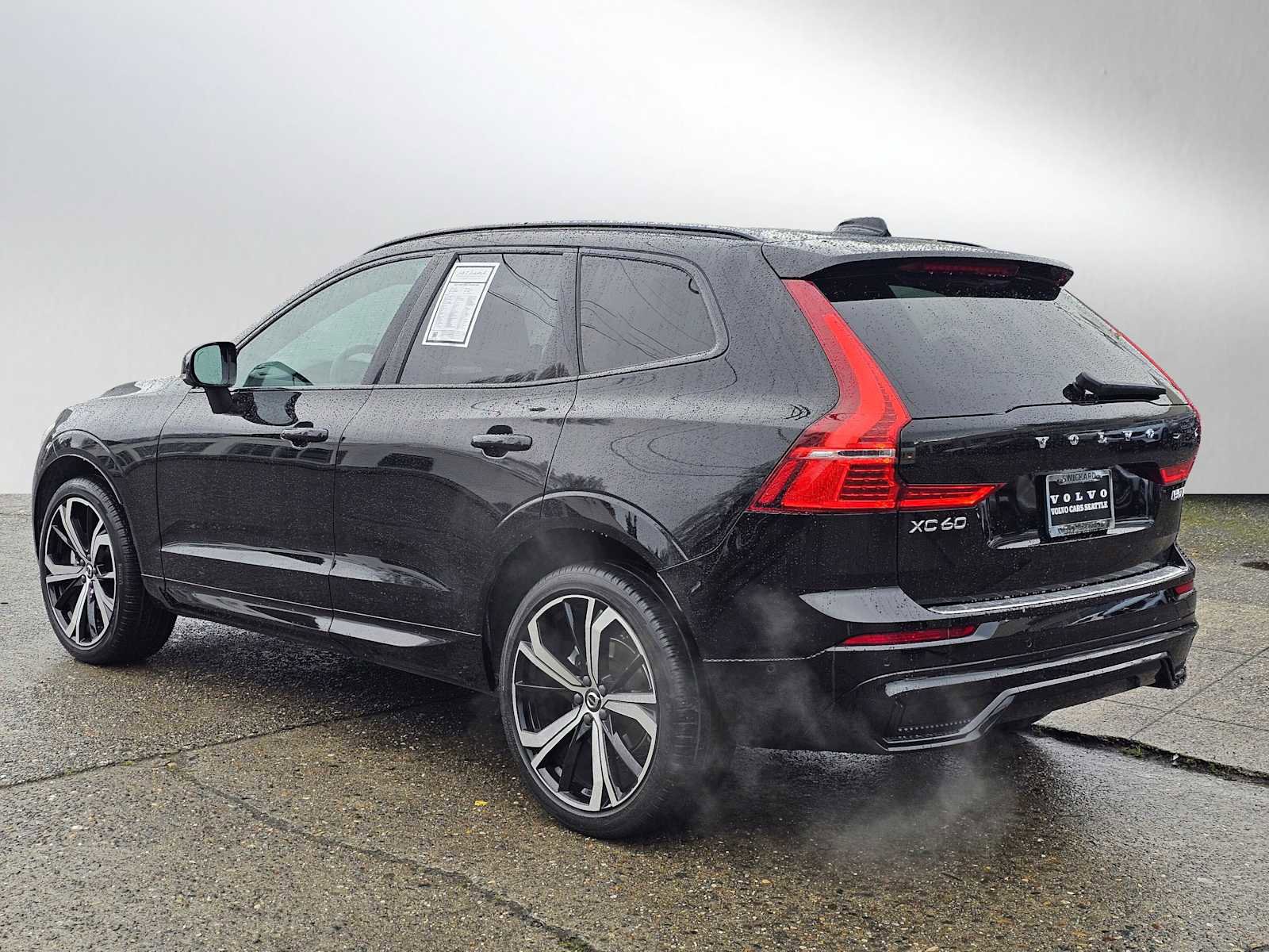 Certified 2023 Volvo XC60 B5 Ultimate image 5