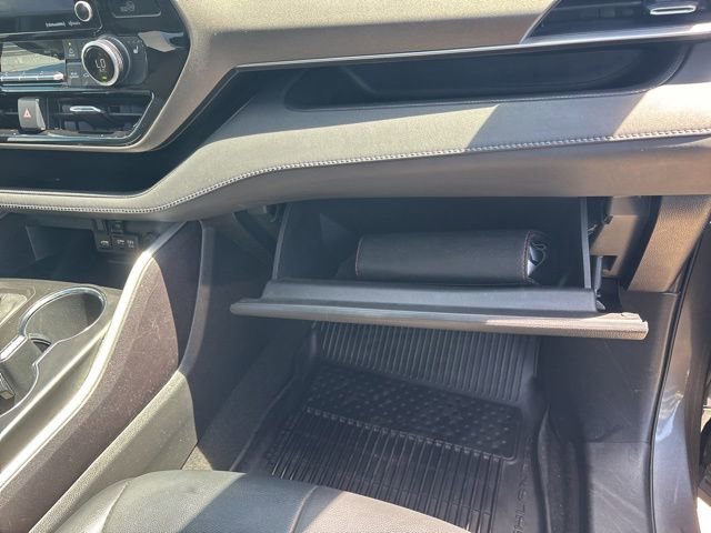 Used 2021 Toyota Highlander XLE AWD/4WD image 34