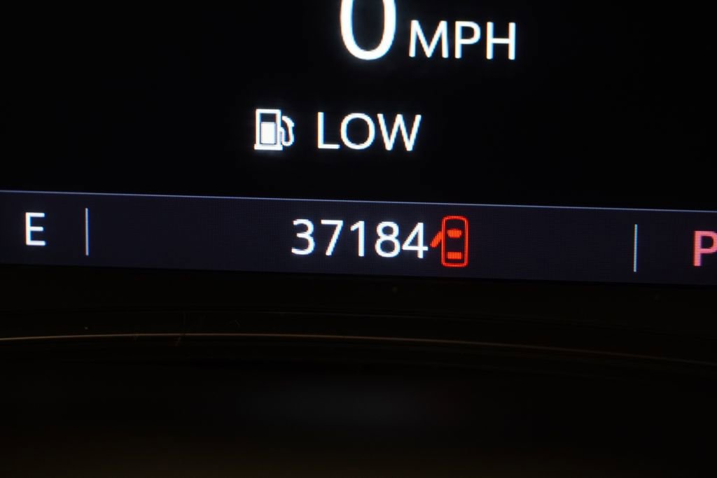 Used 2023 Chevrolet Traverse LT image 8