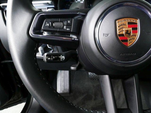 Certified 2023 Porsche Macan Turbo image 10