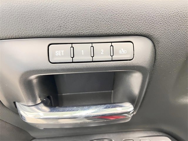 Used 2018 Chevrolet Silverado 1500 High Country image 17