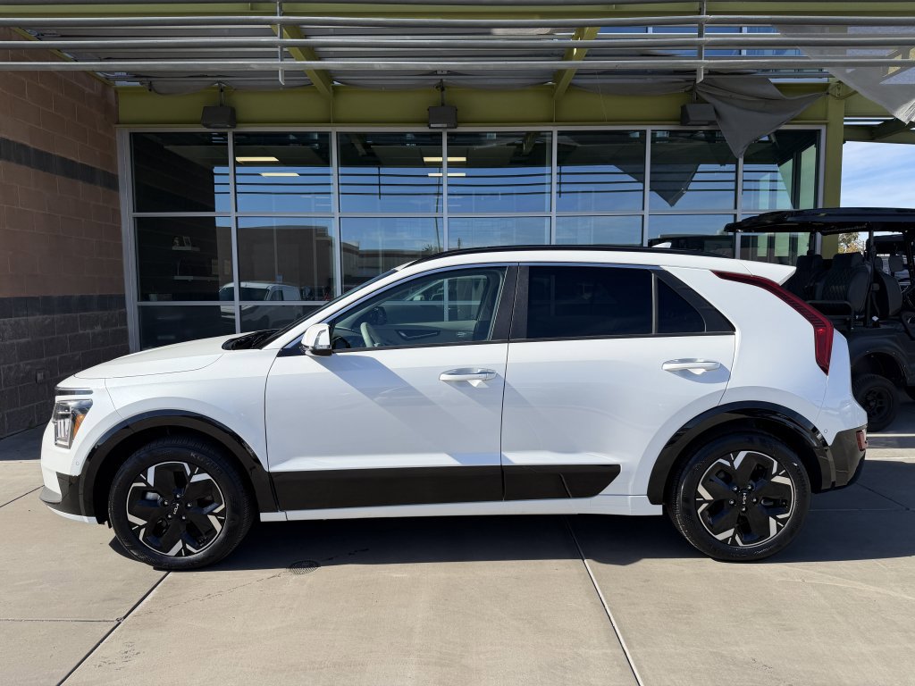 Used 2024 Kia Niro Wave w/ Wave Preserve Package image 7