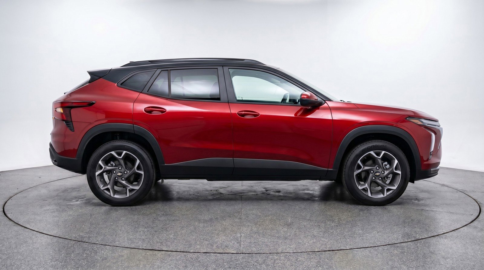 Used 2025 Chevrolet Trax LT FWD image 11