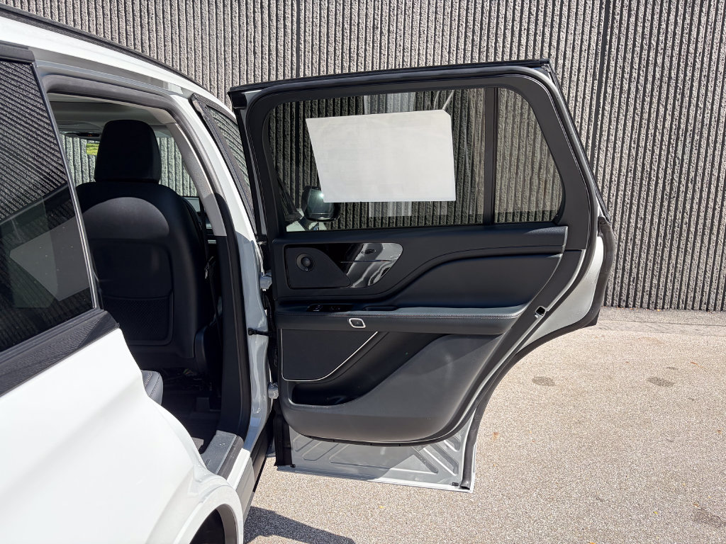 New 2027 Lincoln Aviator AWD image 28