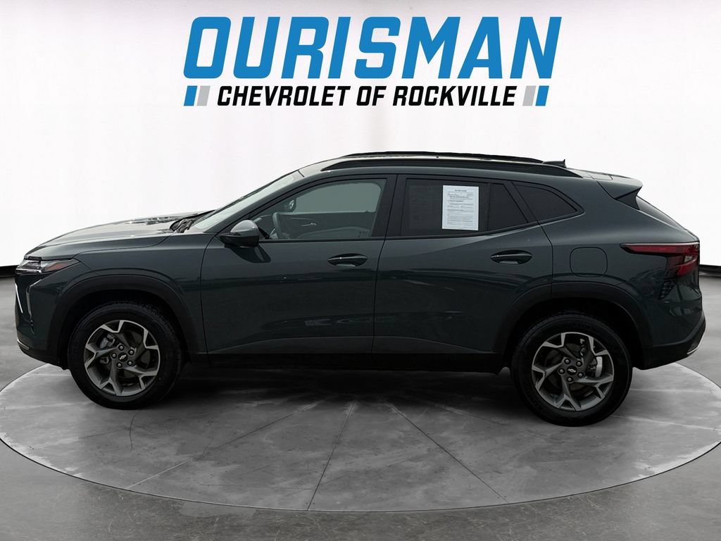 Used 2025 Chevrolet Trax LT FWD image 3