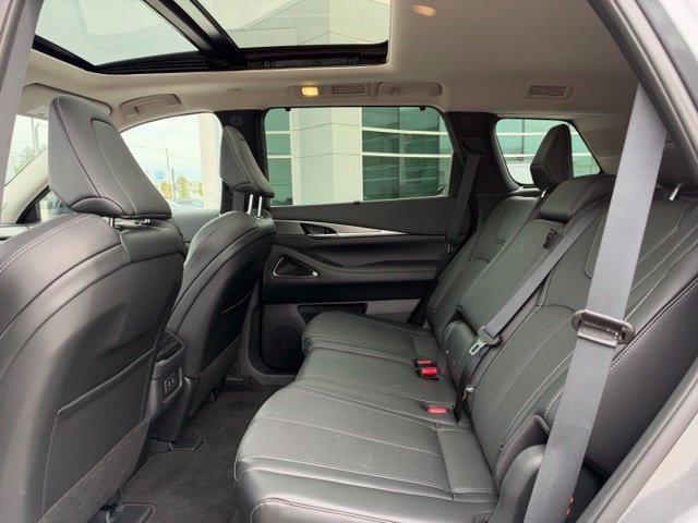 Certified 2026 INFINITI QX60 Luxe w/ Cargo Package AWD/4WD image 18