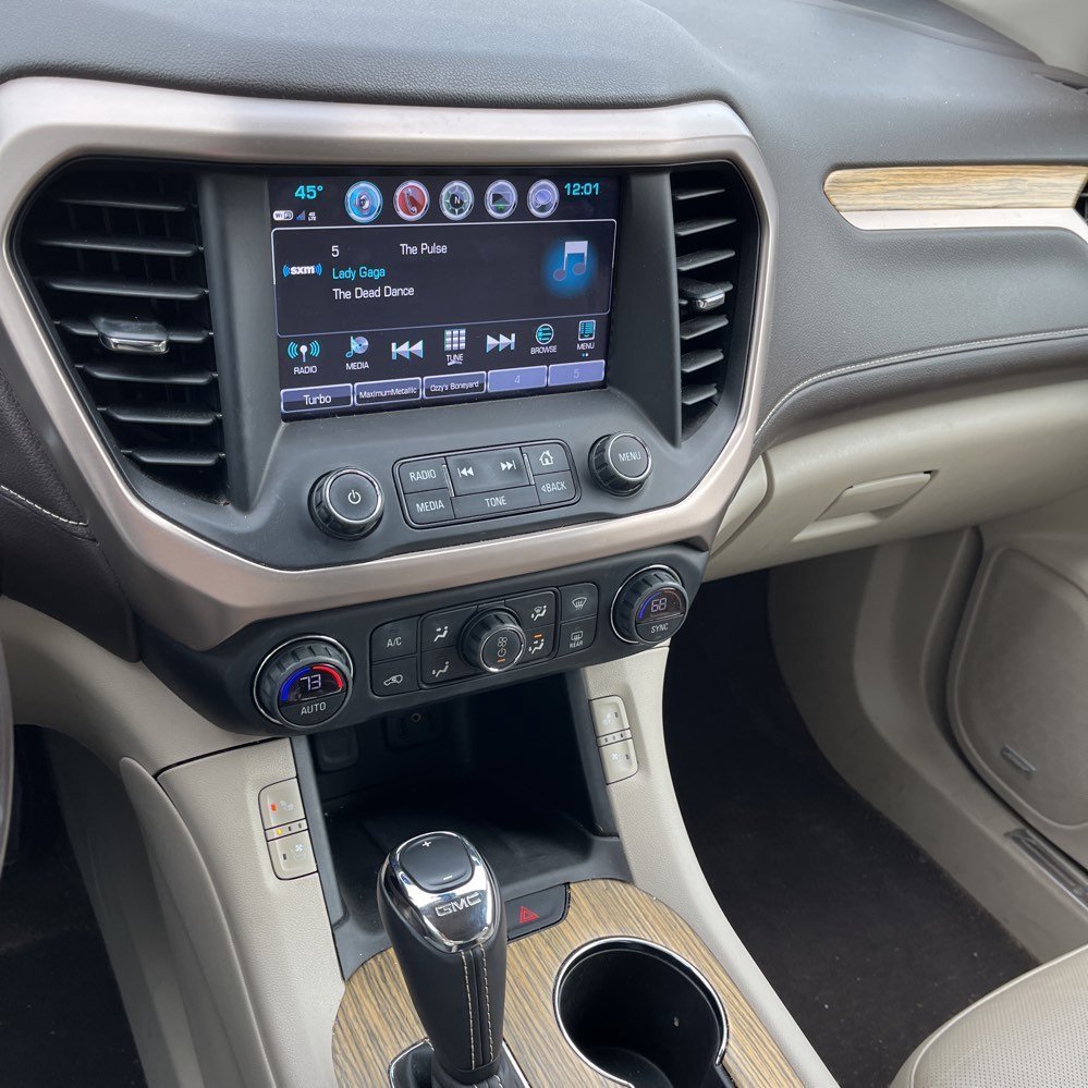 Used 2018 GMC Acadia Denali image 16