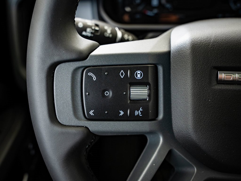 New 2026 Land Rover Defender 110 X-Dynamic SE image 24