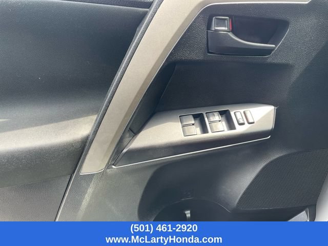 Used 2018 Toyota RAV4 LE FWD image 33