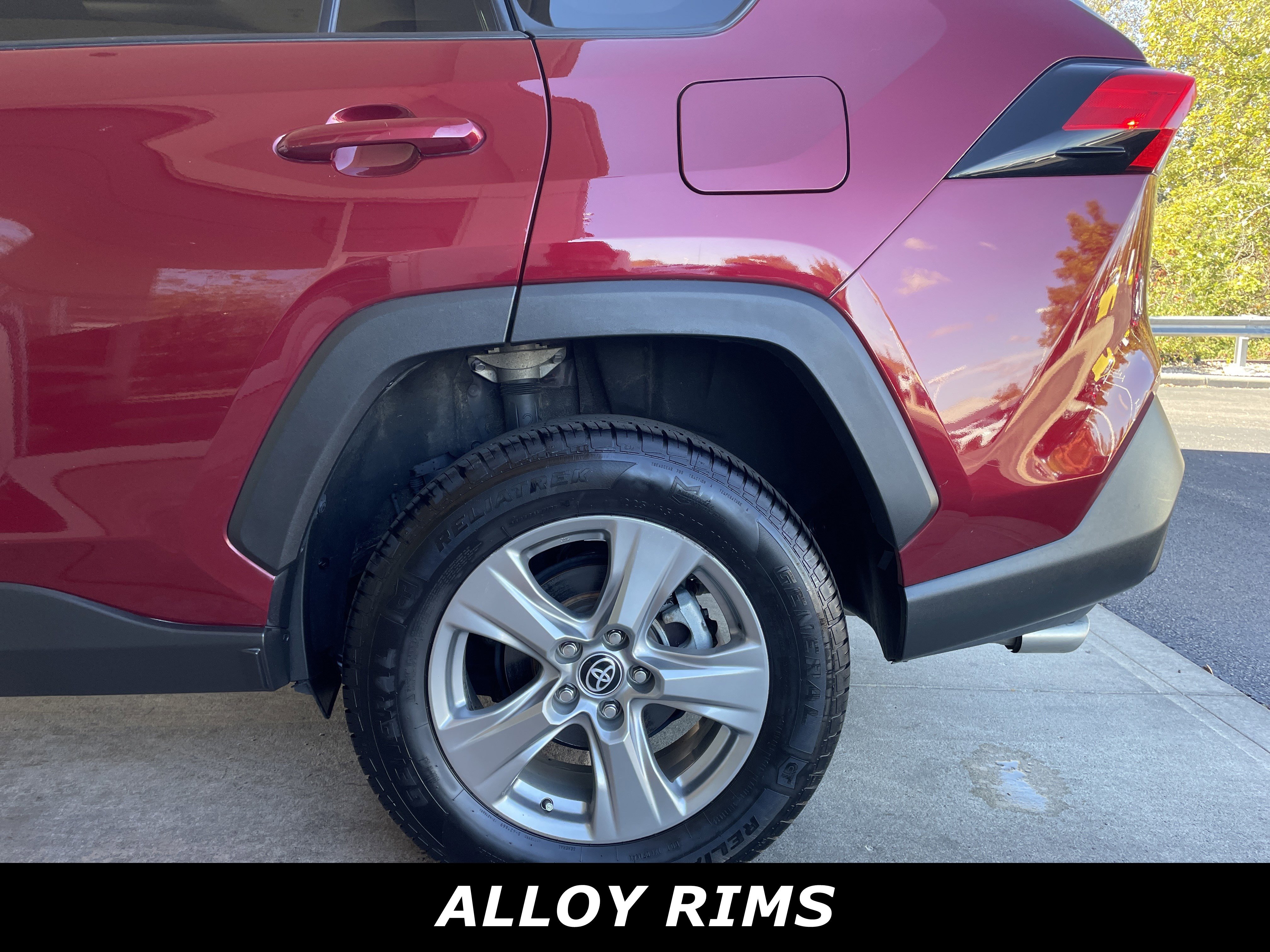 Used 2022 Toyota RAV4 XLE w/ Convenience Package image 23