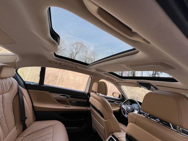 Used 2019 BMW 740i w/ Executive Package image 34
