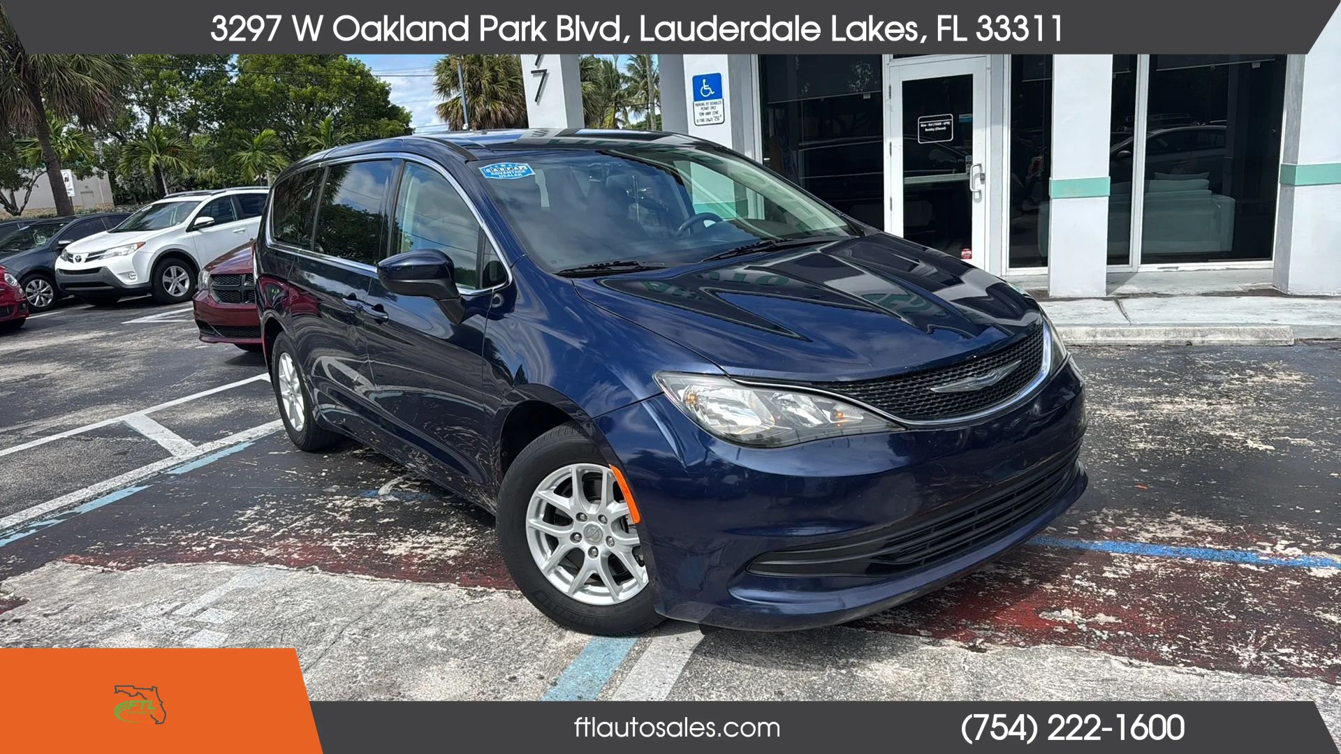 Used 2018 Chrysler Pacifica LX FWD image 2