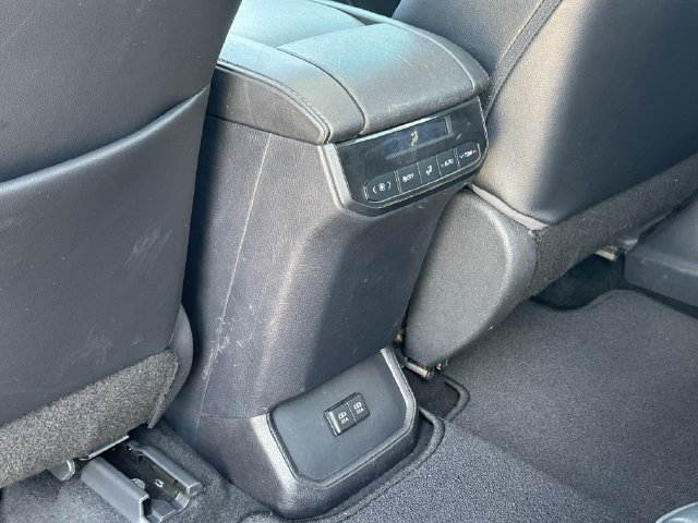 Used 2021 Toyota Highlander XLE AWD/4WD image 31