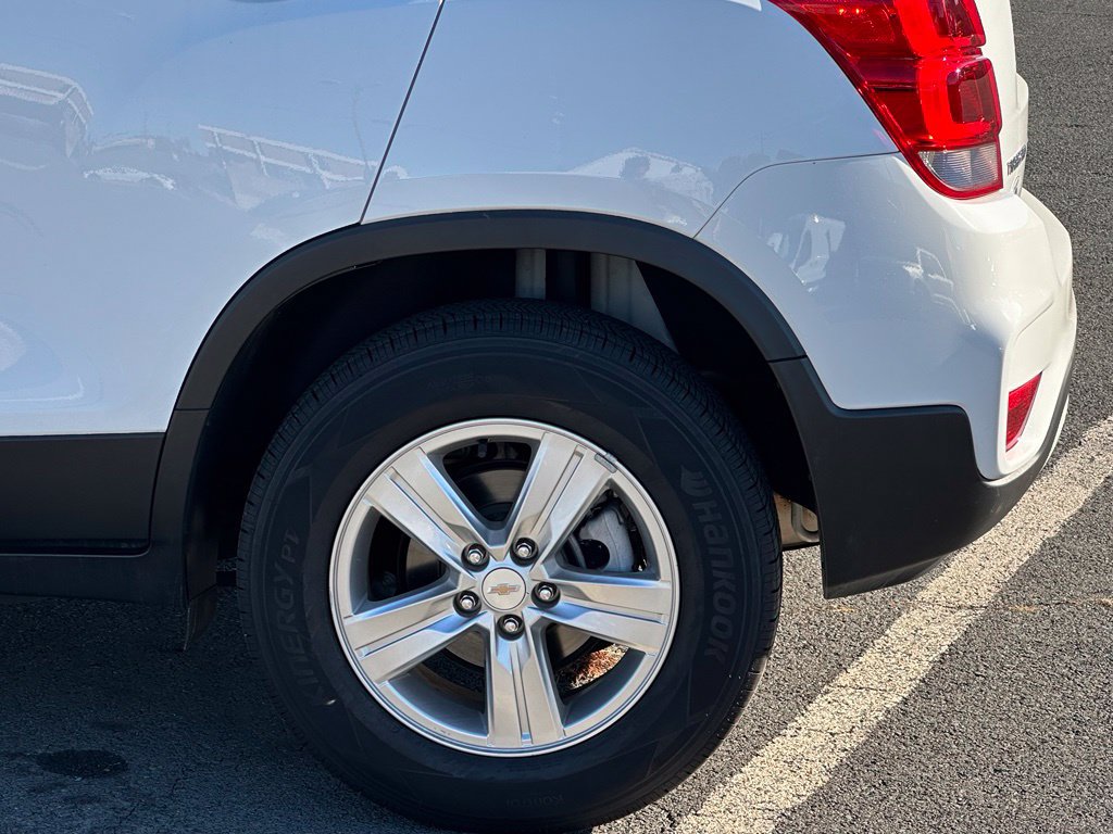Used 2022 Chevrolet Trax LT w/ LT Convenience Package AWD/4WD image 34