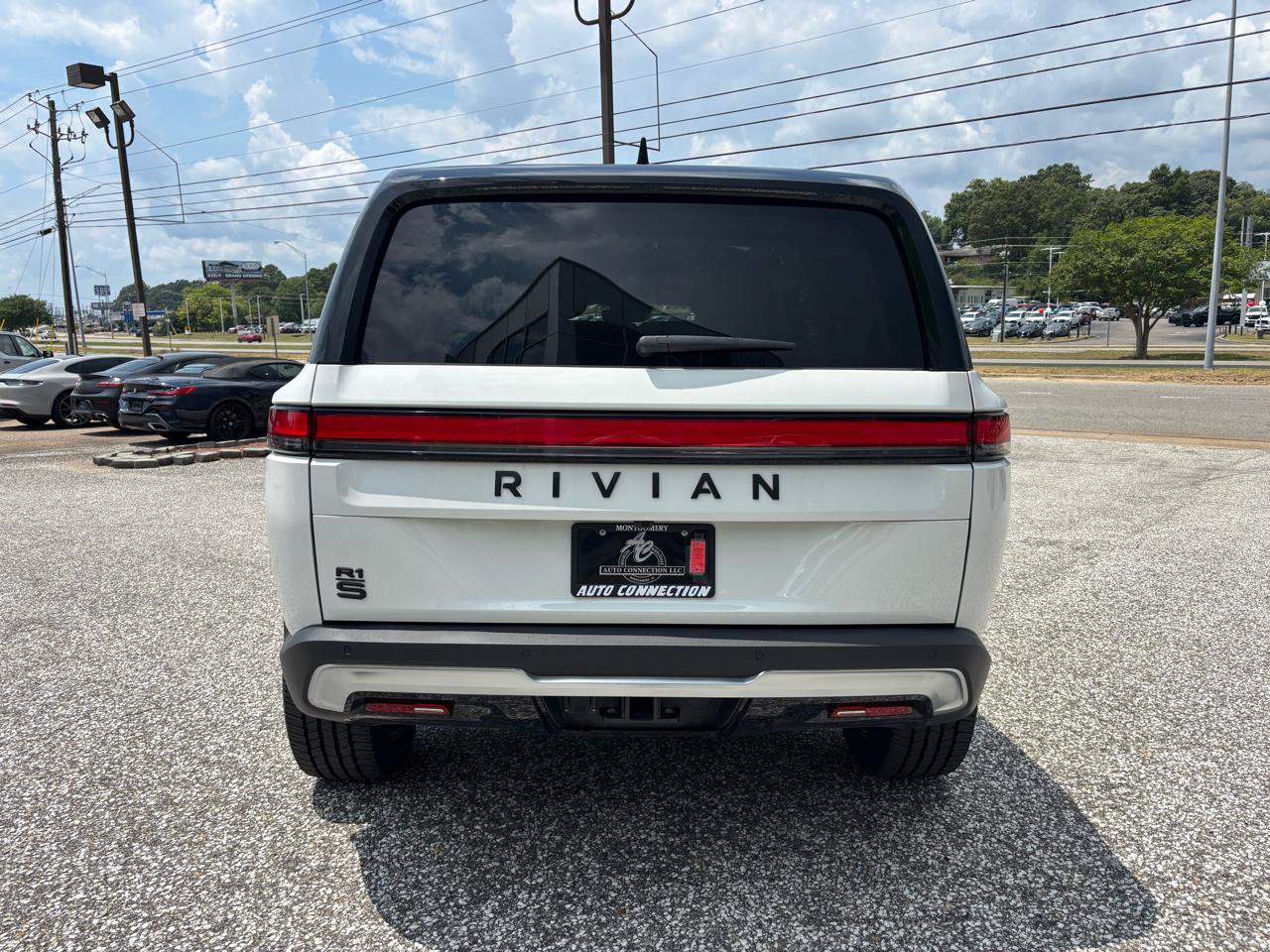 Used 2024 Rivian R1S Adventure AWD/4WD image 4
