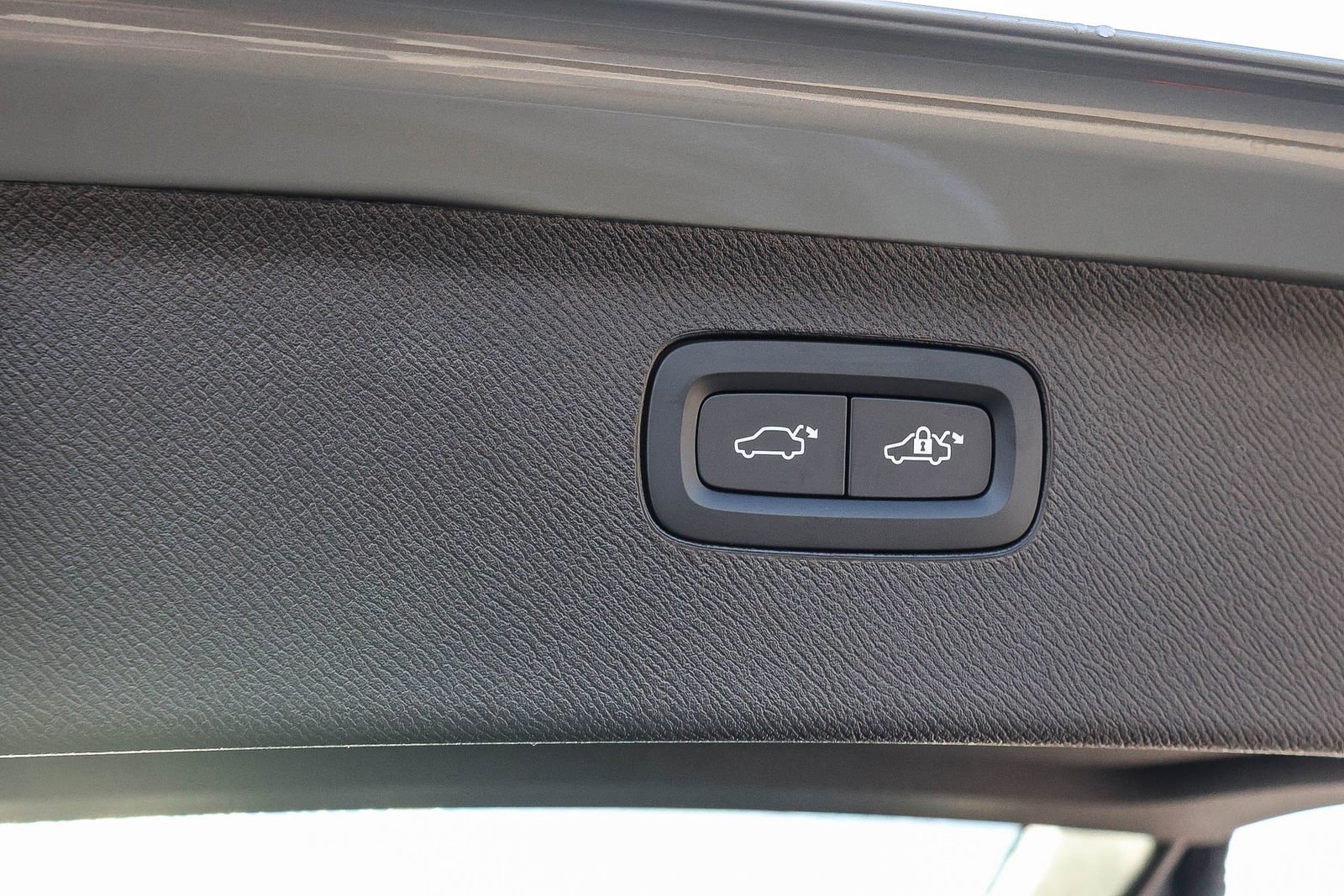 New 2026 Volvo XC90 T8 Plus w/ Protection Package Premier image 27