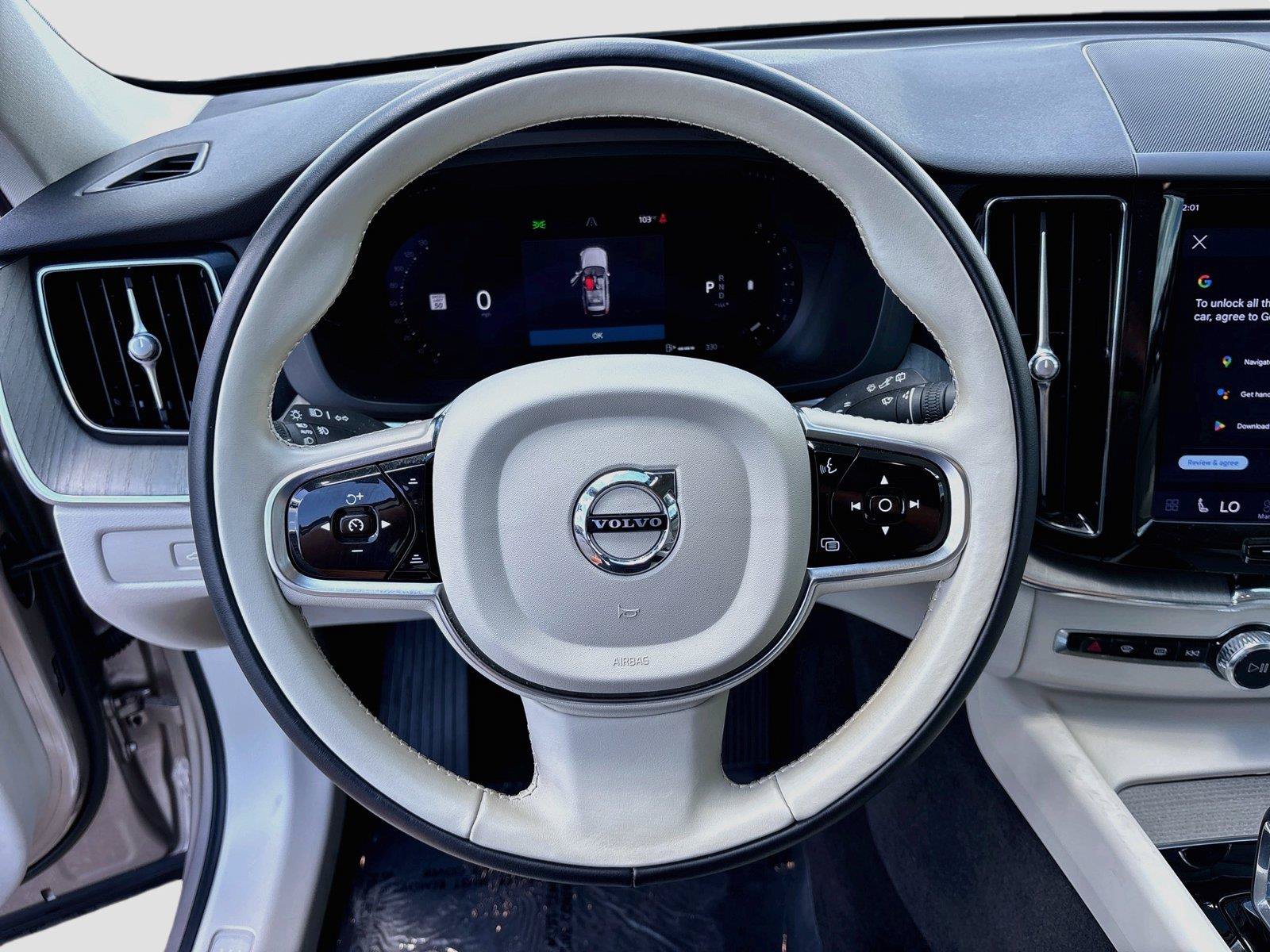 Used 2023 Volvo XC60 B5 Plus AWD/4WD image 11