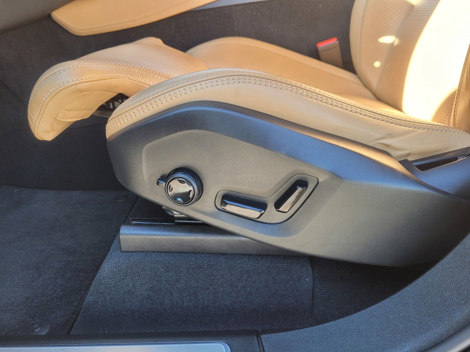 Certified 2023 Volvo XC90 T8 Ultimate AWD/4WD image 10