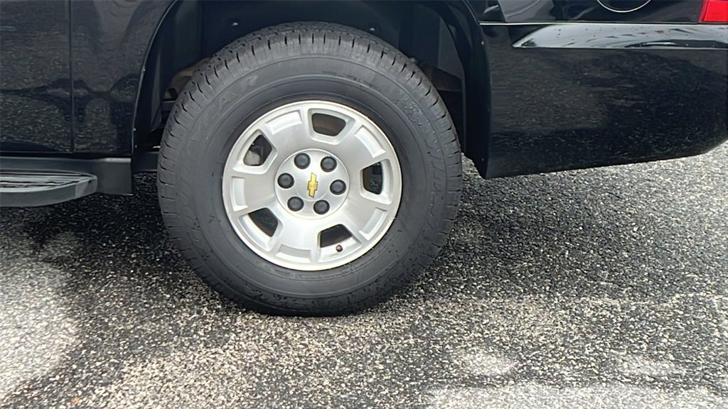 Used 2014 Chevrolet Suburban LS image 9