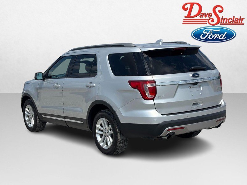 Used 2016 Ford Explorer XLT w/ Equipment Group 202A FWD image 9