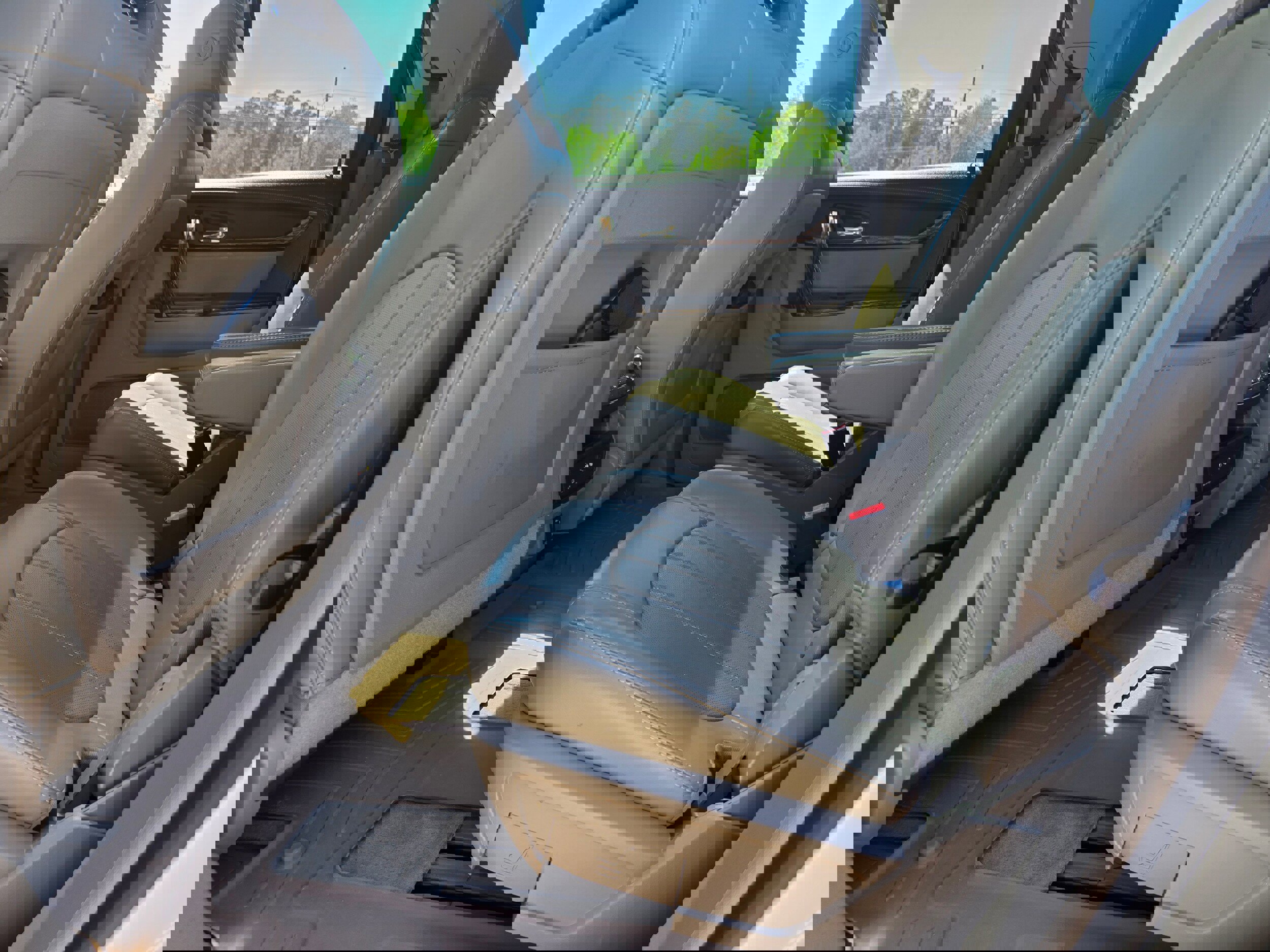 Used 2015 GMC Acadia Denali image 13