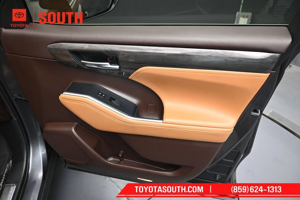 Used 2020 Toyota Highlander Platinum AWD/4WD image 34