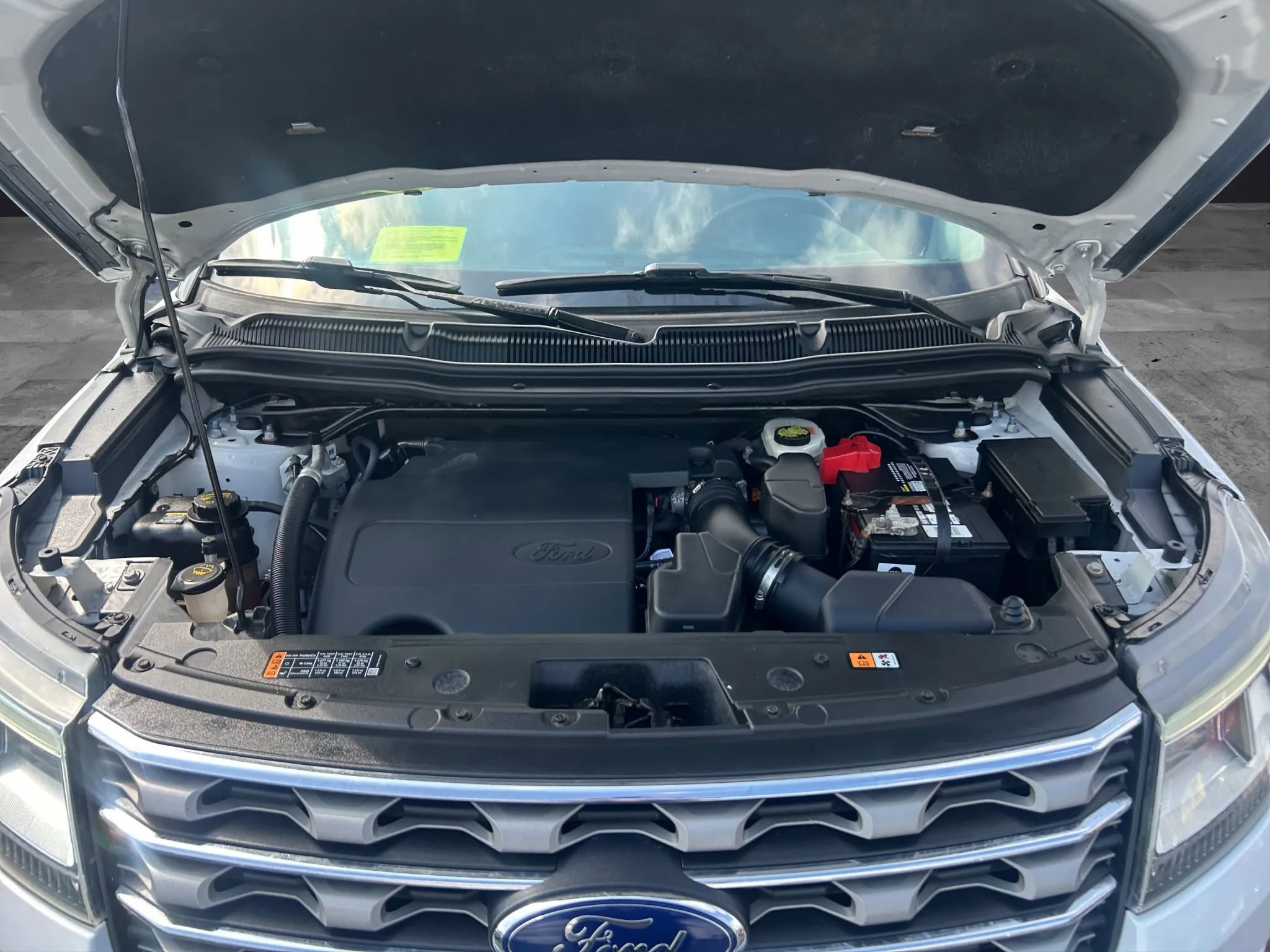 Used 2017 Ford Explorer XLT AWD/4WD image 26