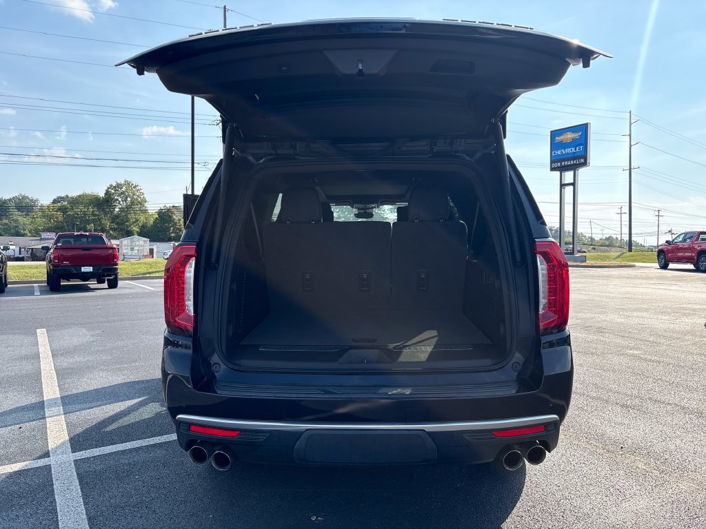 Used 2024 GMC Yukon XL Denali w/ Denali Reserve Package RWD image 10