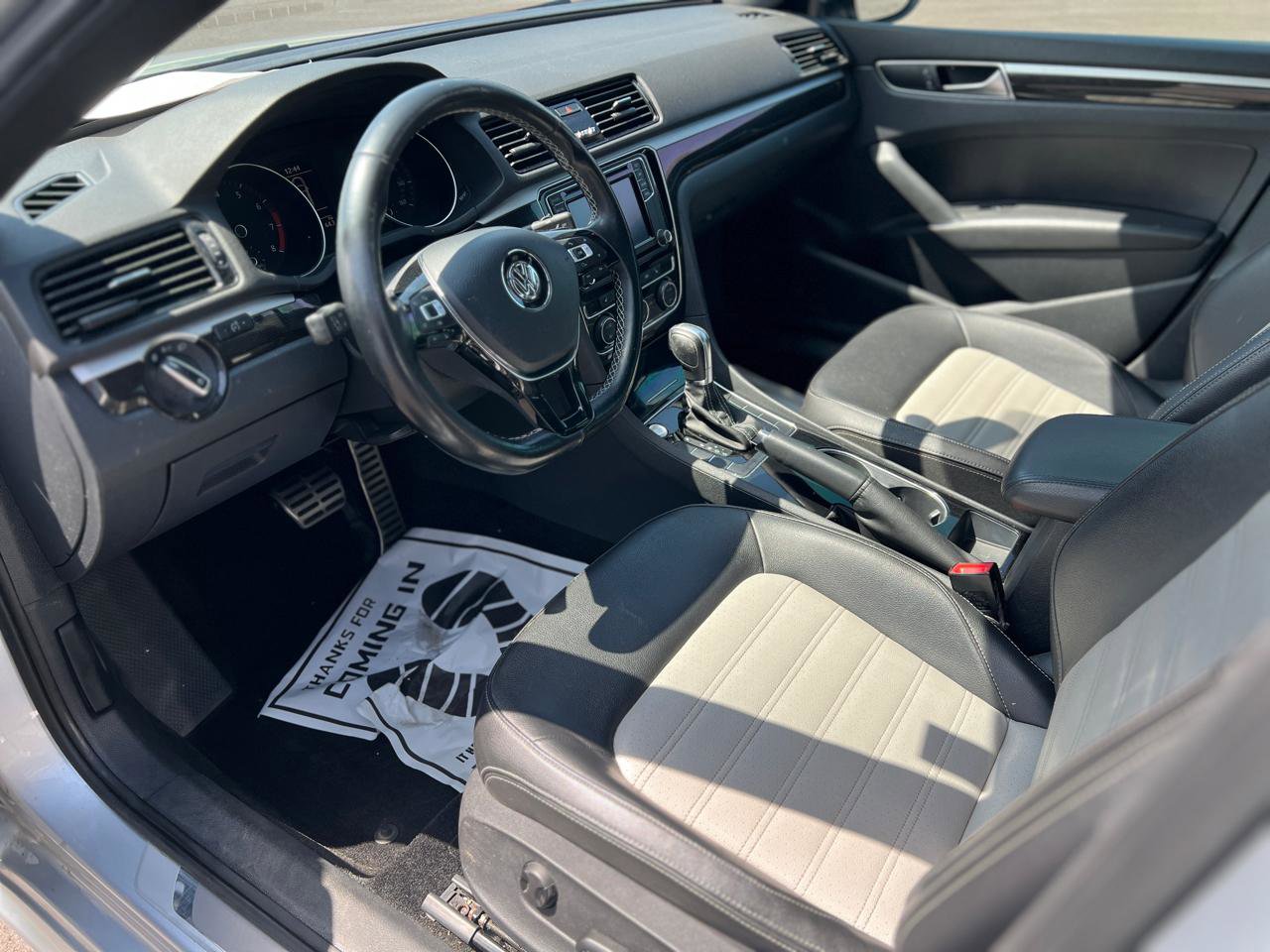 Used 2018 Volkswagen Passat 3.6 FWD image 16