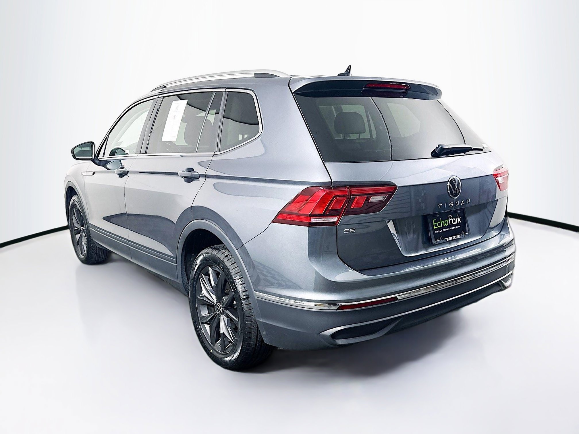Used 2024 Volkswagen Tiguan SE image 5