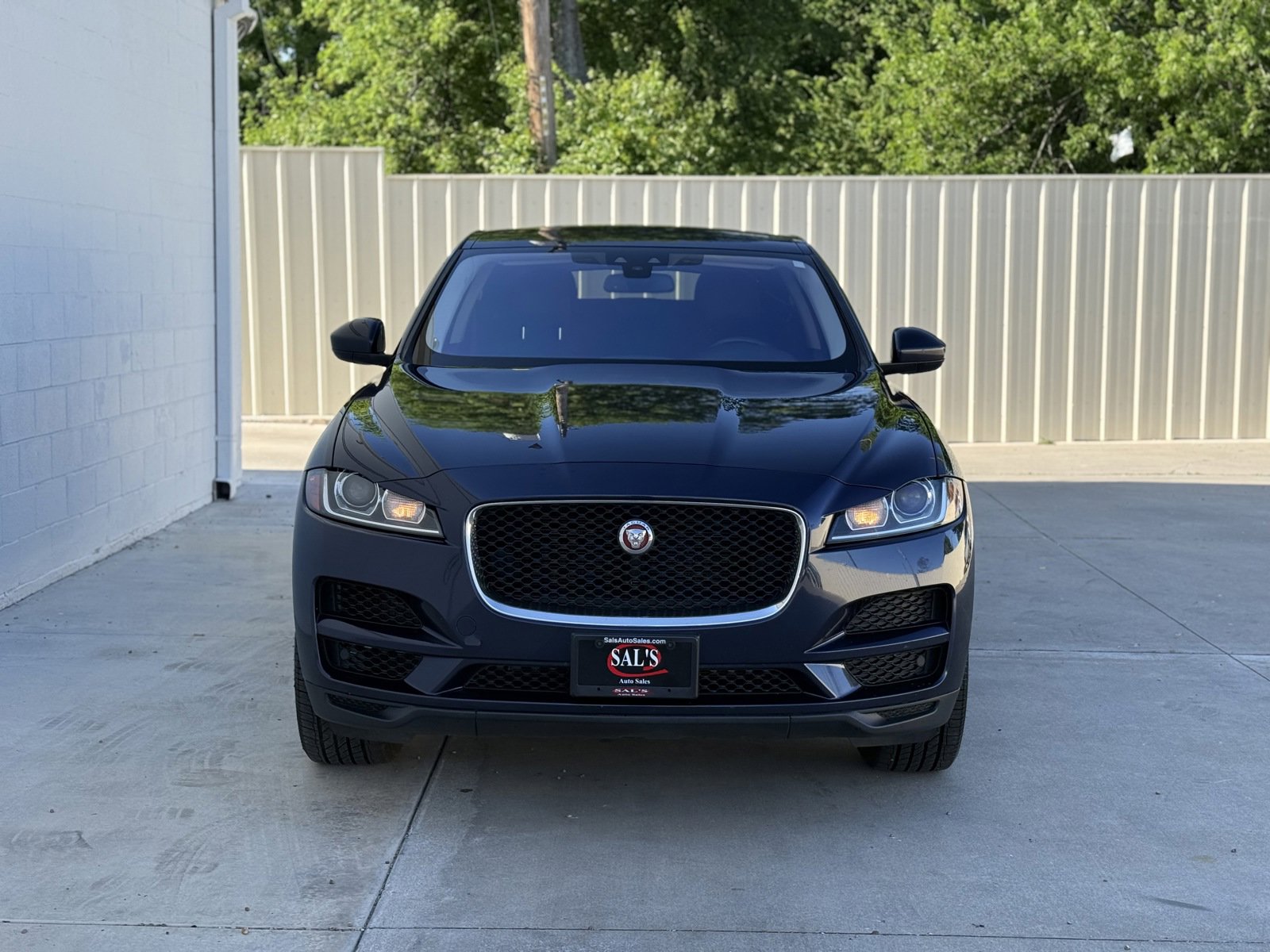 Used 2018 Jaguar F-PACE Premium image 2
